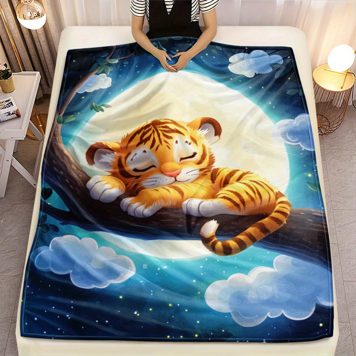 Baby Nursery Animal Theme - Harimau tidur yang lucu di cabang